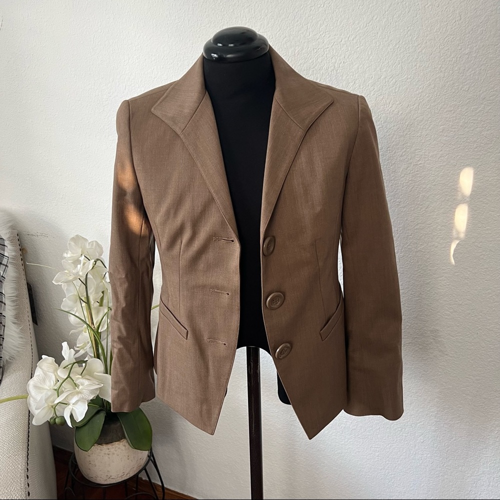 Lafayette 148 New York Blazer in Brown size 2.